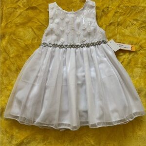 Elegant White Kids Dress with Floral Embellishments